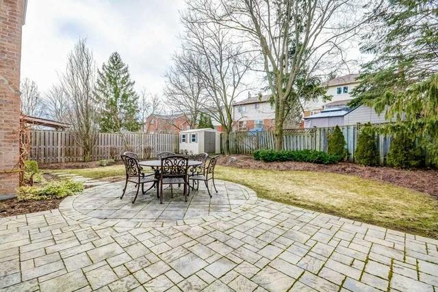 29 Valley Cres, House detached with 4 bedrooms, 3 bathrooms and 4 parking in Aurora ON | Image 35