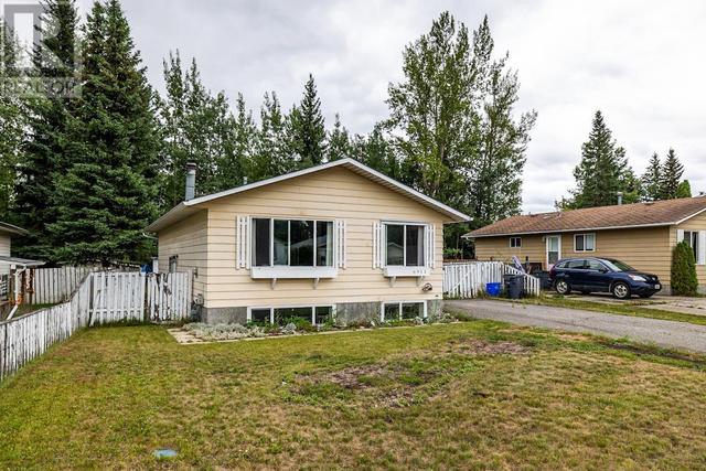 6913 Fairmont Crescent, House detached with 4 bedrooms, 2 bathrooms and null parking in Prince George BC | Image 3