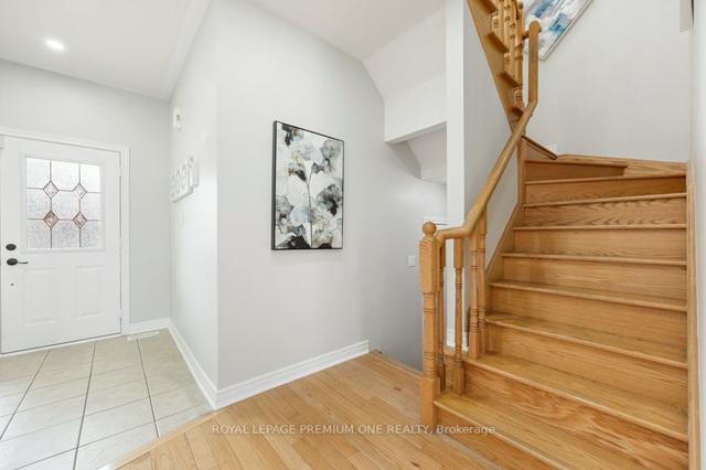 3 Martina Cres, House semidetached with 3 bedrooms, 4 bathrooms and 4 parking in Vaughan ON | Image 2