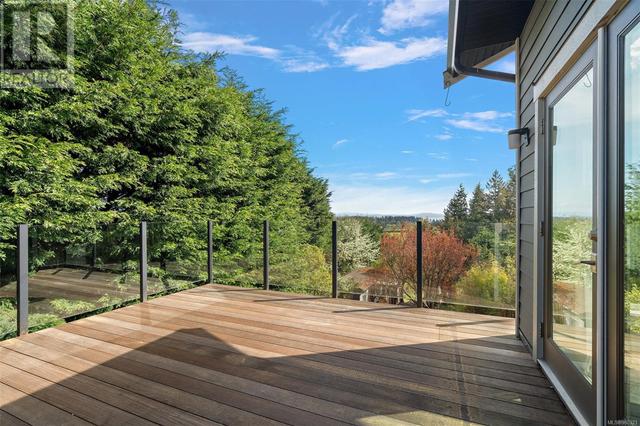 5675 Wellsview Rd, House detached with 5 bedrooms, 4 bathrooms and 10 parking in Saanich BC | Image 13