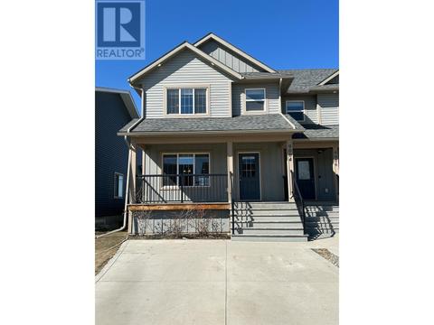 9004 74 Street, House attached with 3 bedrooms, 4 bathrooms and null parking in Fort St. John BC | Card Image