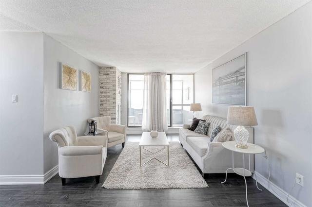 1801 - 25 Kensington Rd, Condo with 2 bedrooms, 2 bathrooms and 1 parking in Brampton ON | Image 2
