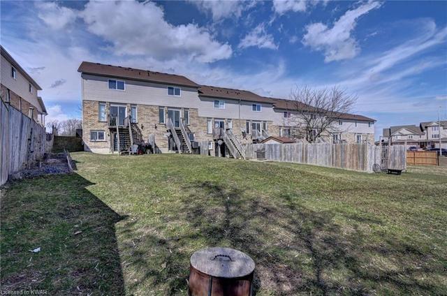 212 Red Clover Court, House attached with 3 bedrooms, 1 bathrooms and 2 parking in Kitchener ON | Image 10