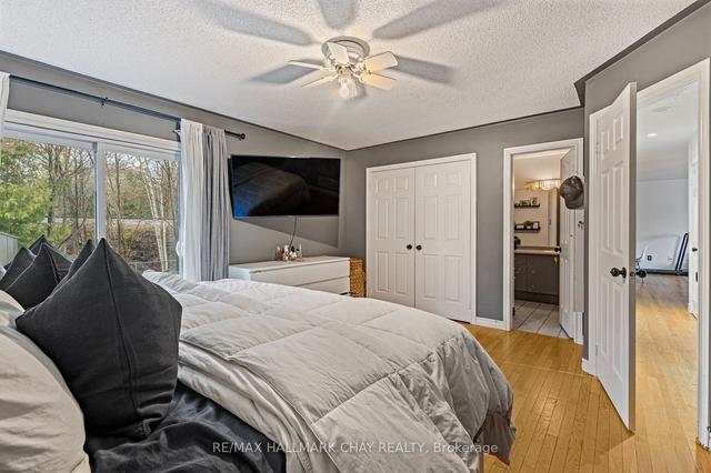 212 Huronia Rd, House detached with 3 bedrooms, 2 bathrooms and 4 parking in Barrie ON | Image 4