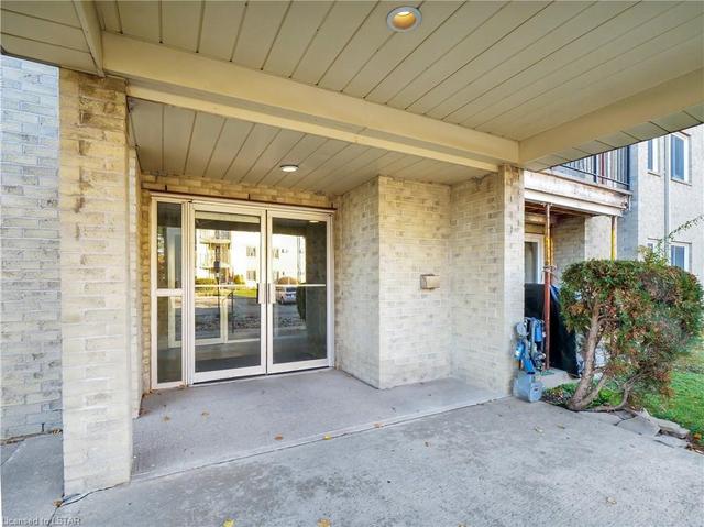 319 - 735 Deveron Crescent, House attached with 3 bedrooms, 1 bathrooms and 1 parking in London ON | Image 1