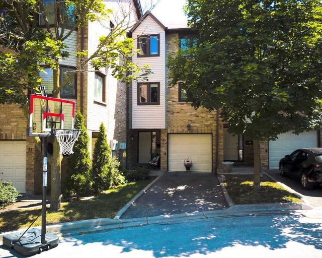 39 Old Firehall Lane, Townhouse with 3 bedrooms, 3 bathrooms and 2 parking in Vaughan ON | Image 12