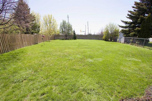 67 Turnberry Cres, House detached with 3 bedrooms, 2 bathrooms and 4 parking in Clarington ON | Image 14