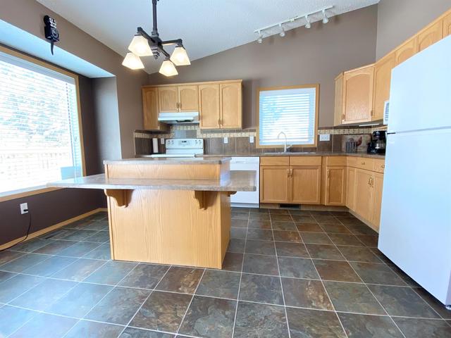 14 Sandy Drive, House detached with 5 bedrooms, 2 bathrooms and 4 parking in Whitecourt AB | Image 8