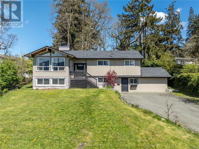 2475 Seine Rd, House detached with 5 bedrooms, 3 bathrooms and 3 parking in North Cowichan BC | Image 2