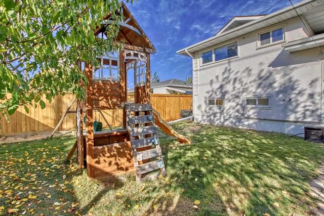 8223 7 Street Sw, House detached with 4 bedrooms, 2 bathrooms and 2 parking in Calgary AB | Image 6