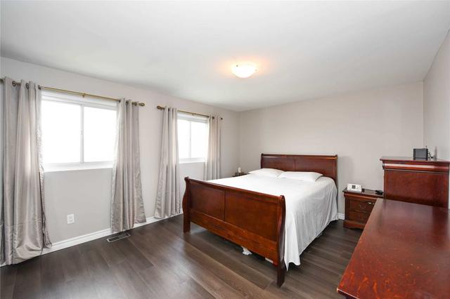 24 Franklin Crt, Townhouse with 3 bedrooms, 2 bathrooms and 2 parking in Brampton ON | Image 9