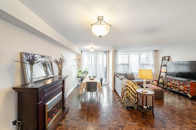 1106 - 15 La Rose Ave, Condo with 3 bedrooms, 2 bathrooms and 1 parking in Toronto ON | Image 3