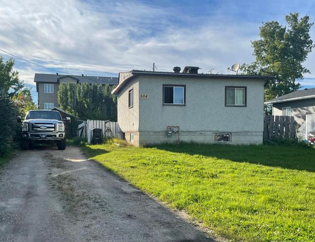304 4 Street Sw, House detached with 2 bedrooms, 1 bathrooms and 4 parking in Slave Lake AB | Image 1