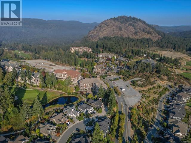 220 - 1325 Bear Mountain Pkwy, Condo with 2 bedrooms, 2 bathrooms and 1 parking in Langford BC | Image 44