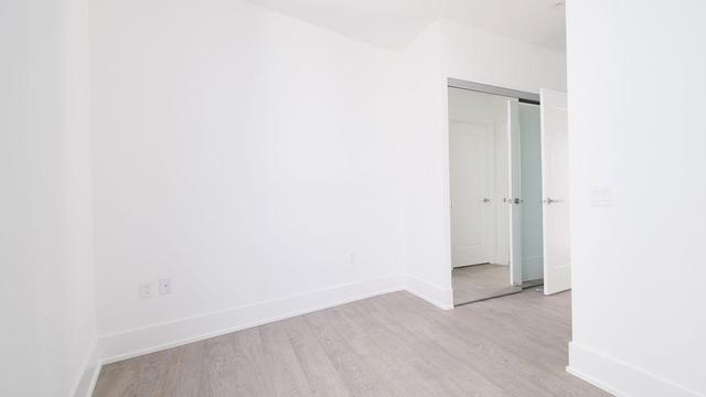 4810 - 10 York St, Condo with 3 bedrooms, 2 bathrooms and 1 parking in Toronto ON | Image 10