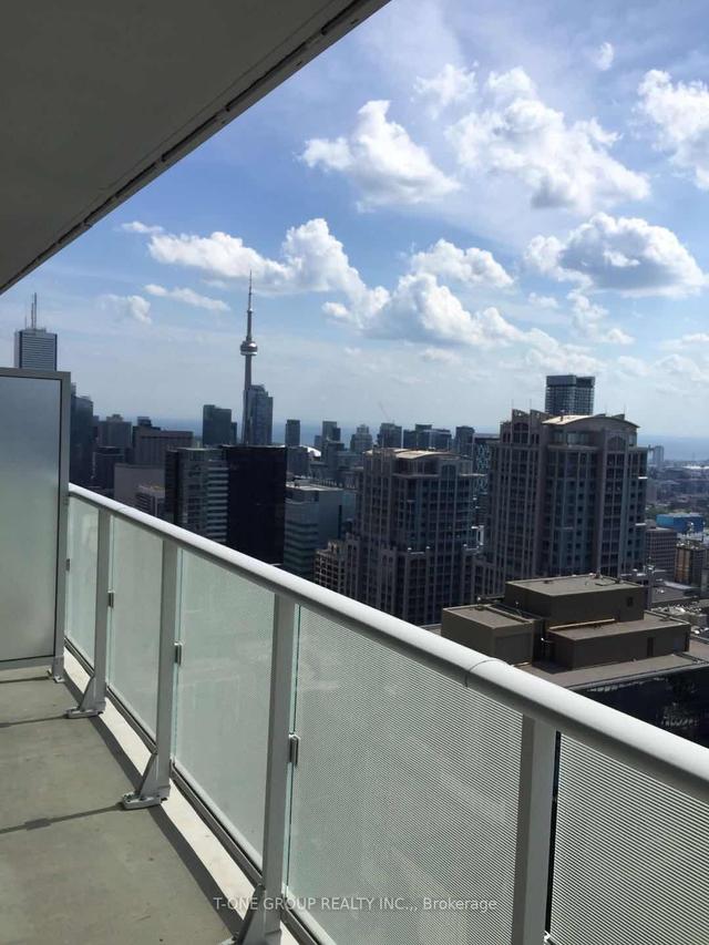 5201 - 7 Grenville St, Condo with 2 bedrooms, 2 bathrooms and 0 parking in Toronto ON | Image 1