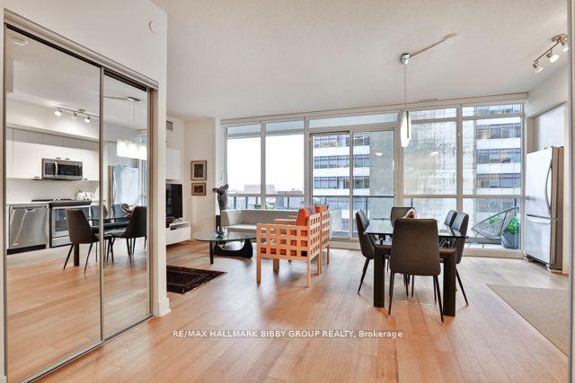 505 - 30 Roehampton Ave, Condo with 2 bedrooms, 2 bathrooms and 0 parking in Toronto ON | Image 3