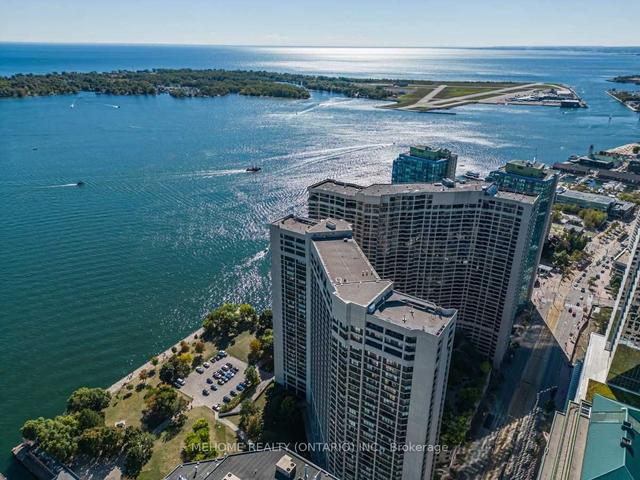 2908 - 65 Harbour Sq, Condo with 2 bedrooms, 2 bathrooms and 1 parking in Toronto ON | Image 1