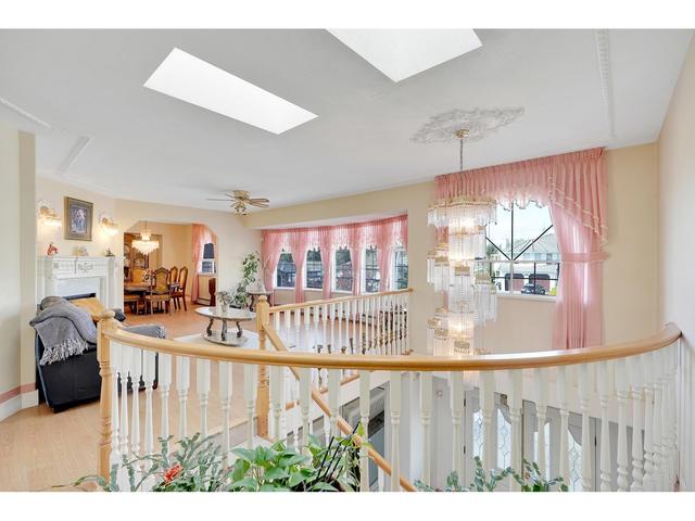 6819 123a Street, House detached with 6 bedrooms, 4 bathrooms and 6 parking in Surrey BC | Image 2