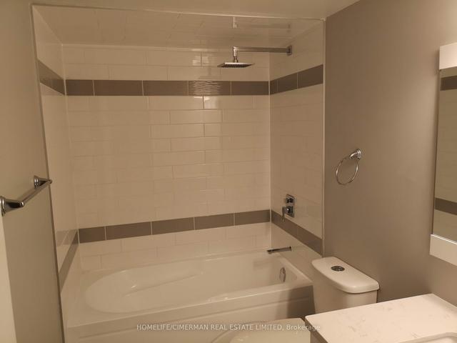 1002 - 50 Inverlochy Blvd, Condo with 3 bedrooms, 2 bathrooms and 1 parking in Markham ON | Image 6