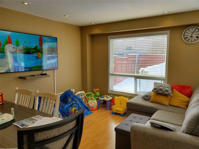 19 Lauraglen Cres, House semidetached with 4 bedrooms, 4 bathrooms and 5 parking in Brampton ON | Image 26