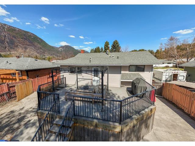 450 White Birch Crescent, House detached with 4 bedrooms, 2 bathrooms and null parking in Sparwood BC | Image 16