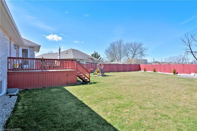 155 Conestoga Drive, House detached with 4 bedrooms, 3 bathrooms and null parking in Sarnia ON | Image 32