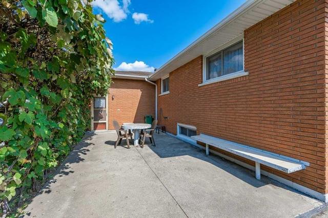 2282 King St E, House detached with 3 bedrooms, 2 bathrooms and 5 parking in Hamilton ON | Image 33