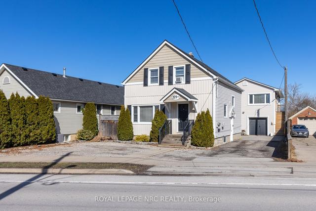 221.5 Carlton St, House detached with 4 bedrooms, 5 bathrooms and 10 parking in St. Catharines ON | Image 1