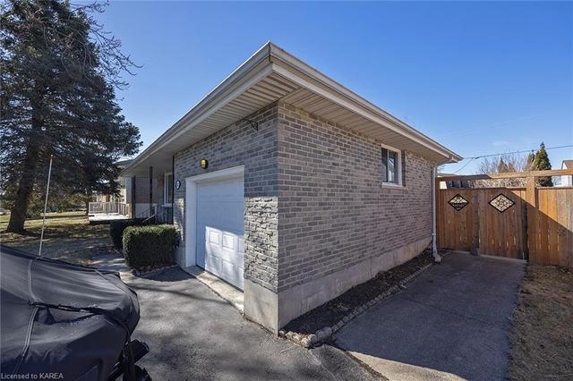 943 Pembridge Crescent, House detached with 4 bedrooms, 2 bathrooms and 4 parking in Kingston ON | Image 29