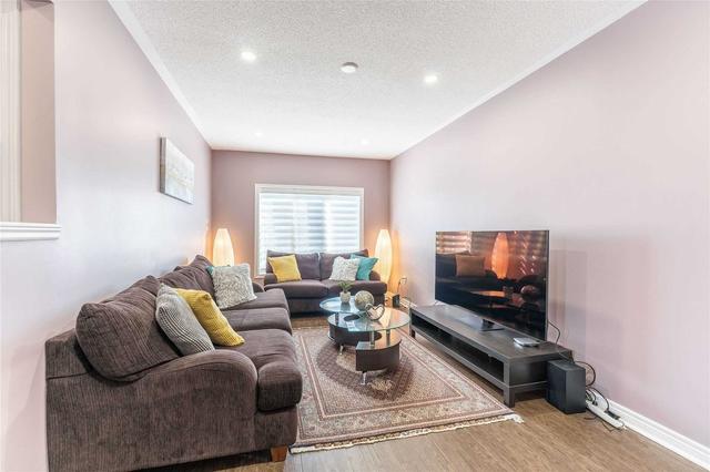 97 - 8 Townwood Dr, House attached with 3 bedrooms, 4 bathrooms and 4 parking in Richmond Hill ON | Image 4