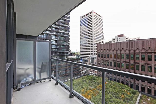 1004 - 30 Roehampton Ave, Condo with 1 bedrooms, 1 bathrooms and 0 parking in Toronto ON | Image 4