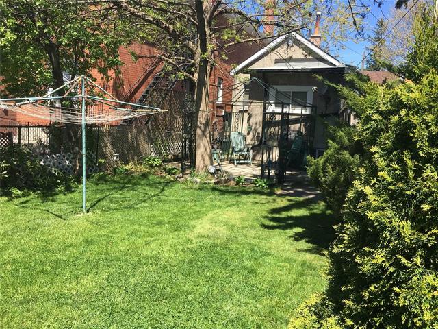 81 Peterborough Ave, House detached with 2 bedrooms, 2 bathrooms and 3 parking in Toronto ON | Image 6