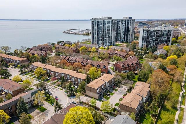 1 - 90 Sarah Lane, Townhouse with 3 bedrooms, 4 bathrooms and 2 parking in Oakville ON | Image 16
