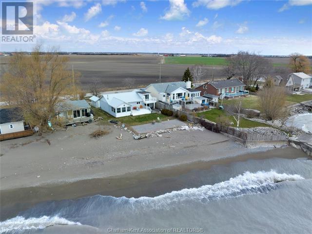 18420 Erie Shore Drive, House detached with 3 bedrooms, 2 bathrooms and null parking in Chatham Kent ON | Image 5