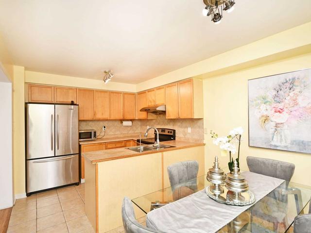 136 Decker Hollow Circ, House semidetached with 3 bedrooms, 4 bathrooms and 5 parking in Brampton ON | Image 6