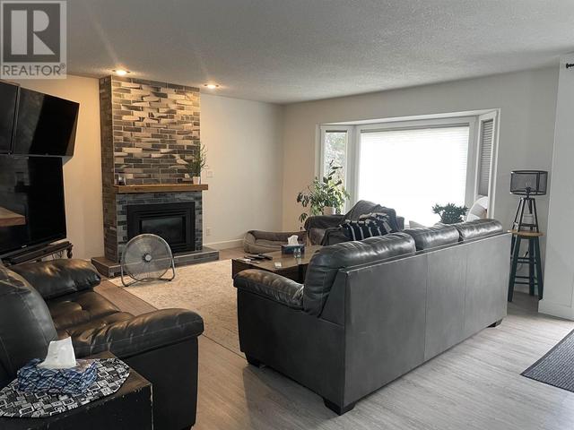 9917 115 Avenue, Home with 2 bedrooms, 2 bathrooms and null parking in Fort St. John BC | Image 8