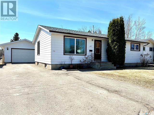 106 Cedarwood Crescent, House detached with 5 bedrooms, 2 bathrooms and null parking in Yorkton SK | Image 1