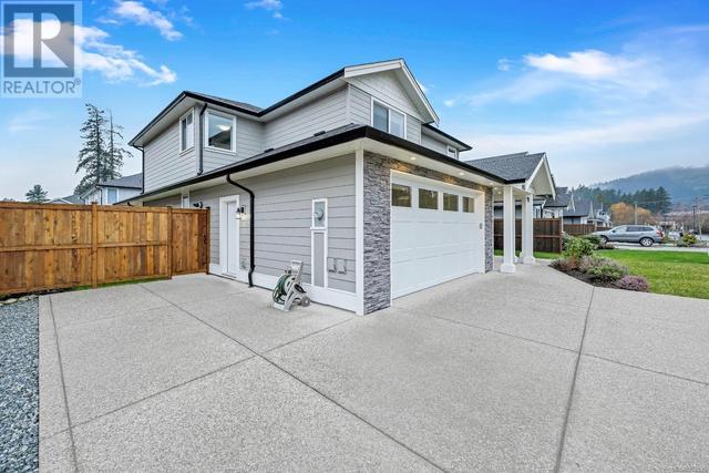1023 Englewood Ave, House detached with 5 bedrooms, 3 bathrooms and 3 parking in Langford BC | Image 3
