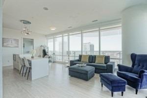 5001 - 1 Bloor St E, Condo with 2 bedrooms, 3 bathrooms and 1 parking in Toronto ON | Image 2