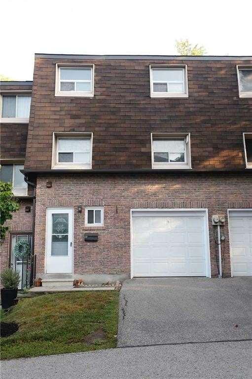 52 Rock Moss Way, Townhouse with 3 bedrooms, 2 bathrooms and 2 parking in Toronto ON | Card Image