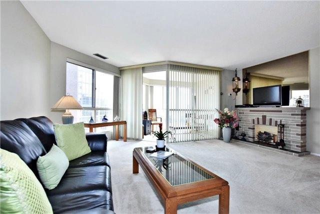 804 - 5 Weldrick Rd W, Condo with 3 bedrooms, 2 bathrooms and 3 parking in Richmond Hill ON | Image 4