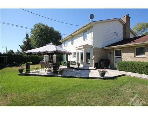 2432 Wyndale Crescent, House detached with 4 bedrooms, 4 bathrooms and 6 parking in Ottawa ON | Image 12