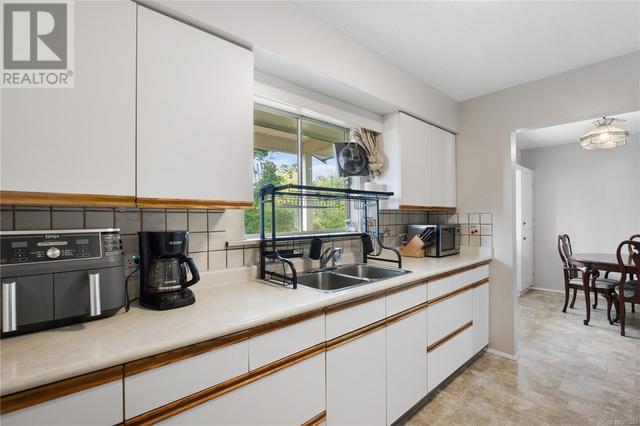 1841 Robb Ave, House detached with 4 bedrooms, 2 bathrooms and 3 parking in Comox BC | Image 7