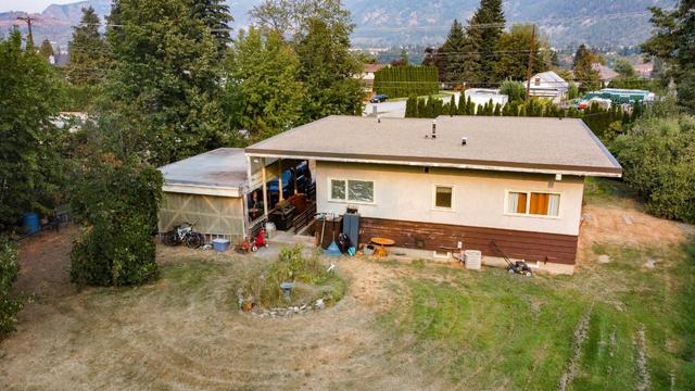 2700 Columbia Avenue, House detached with 2 bedrooms, 1 bathrooms and null parking in Castlegar BC | Image 33