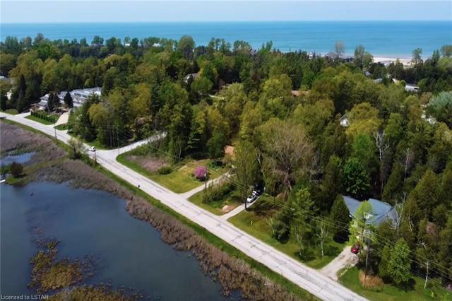 7397 Dolway Drive, House detached with 5 bedrooms, 2 bathrooms and 4 parking in Lambton Shores ON | Image 33