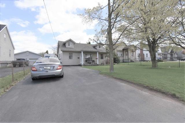 204 Gray Rd, House detached with 3 bedrooms, 3 bathrooms and 12 parking in Hamilton ON | Image 1