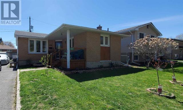 204 Sutherland Drive, Home with 4 bedrooms, 2 bathrooms and null parking in Kingston ON | Image 2