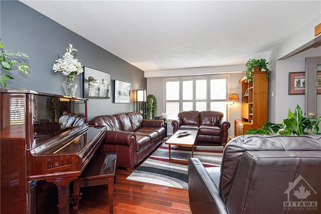 184 Des Pins Place, House detached with 3 bedrooms, 3 bathrooms and 6 parking in Ottawa ON | Image 10