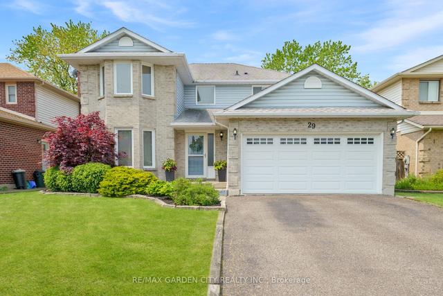 29 Bascary Cres, House detached with 4 bedrooms, 3 bathrooms and 6 parking in St. Catharines ON | Image 12
